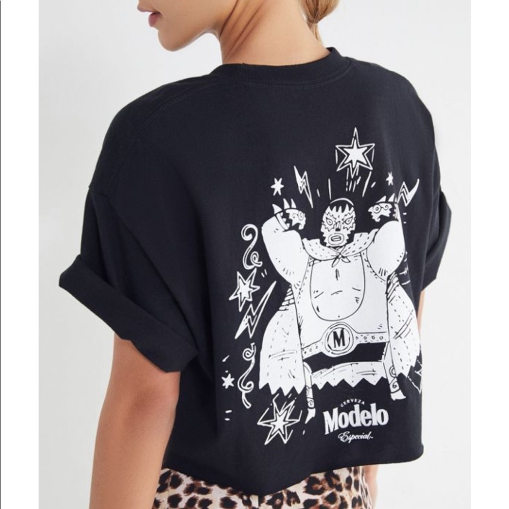 Modelo crop top